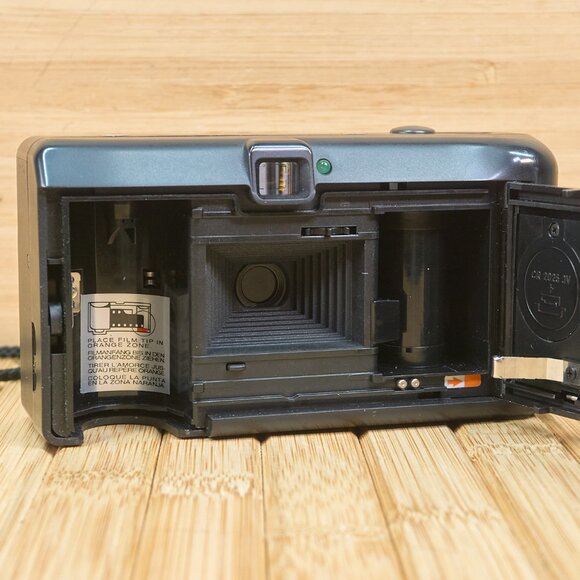 Vintage Minolta Freedom Autodate SII 35mm AF Film Camera, red-eye reduction - Picture 8 of 8